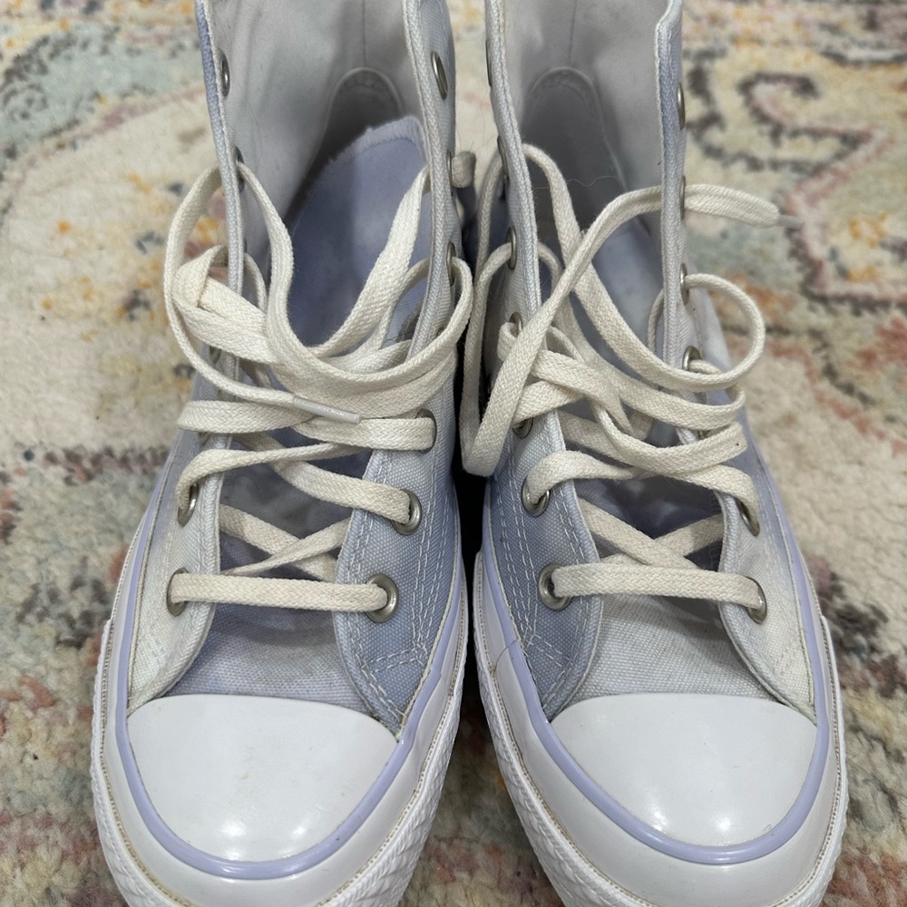 Converse Blue Sneakers with High-Top Design and Rubber Sole